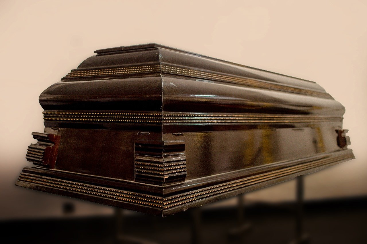 Coffin c006
